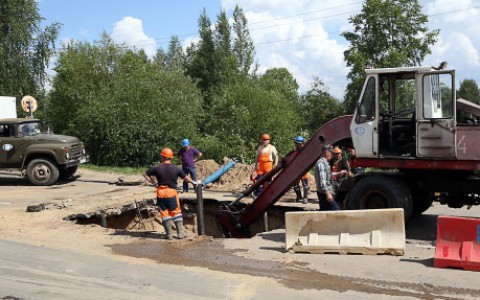 В Сыктывкаре коммунальщики перерыли новый асфальт на улице Кирова
