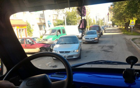 В Сыктывкаре столкнулись две машины: есть пострадавшие