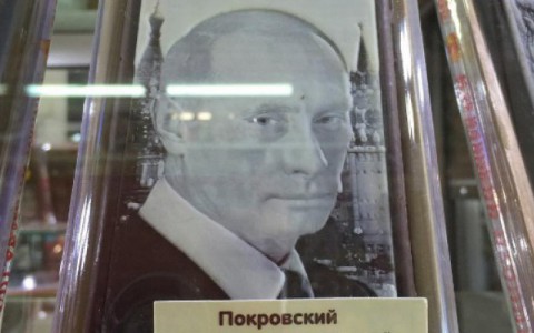 Необычные события в России: пряники с Путиным и драка посреди дороги