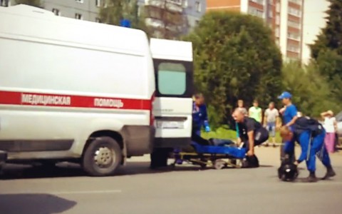 Появилось видео, как в Сыктывкаре скорая увозит раненого мотоциклиста