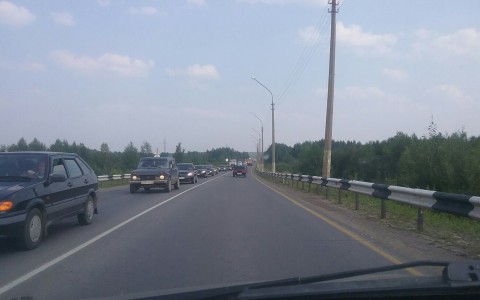 В Сыктывкаре из-за ремонта Краснозатонского моста образовалась многокилометровая пробка (фото)