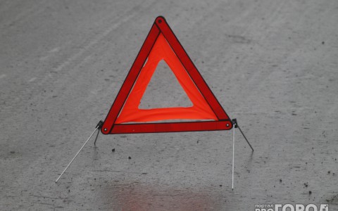 В Сыктывкаре на улице Советской сбили двух пешеходов: водитель скрылся