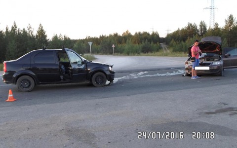 В Коми столкнулись «Шкода Октавия» и «Рено Логан»
