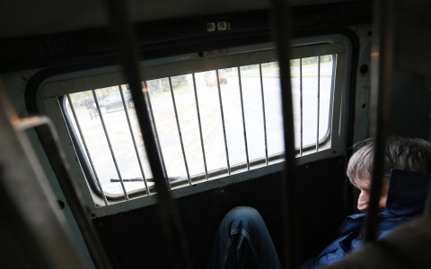 Горожане ломом избили незнакомку за отказ помочь вытолкать машину
