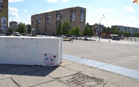 В Коми на стене нарисовали граффити покемона