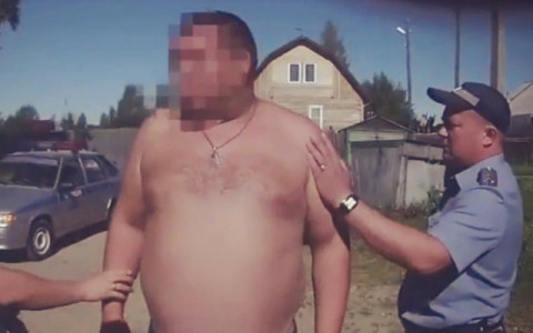 Сыктывкарцы о видео, где пьяный водитель оскорбляет полицейских: «Свинюха пьяная»