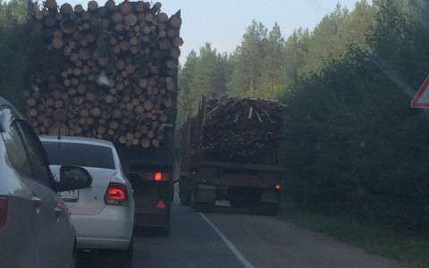 ГИБДД Сыктывкара призывает водителей не ездить по обочинам из-за пробки на Краснозатонском мосту