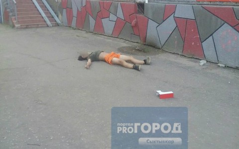 Подросток, упавший с многоэтажки в центре Сыктывкара, скончался от травм