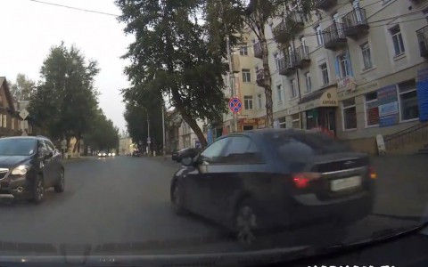 В Сыктывкар водитель на «Шевроле» едва не спровоцировал аварию (видео)