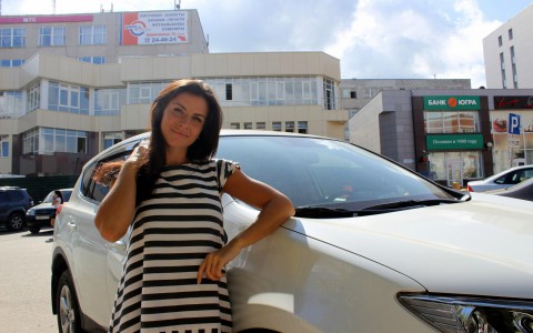 Авто и девушки в Сыктывкаре: Toyota RAV4 и Елена Тригубец, 26 лет