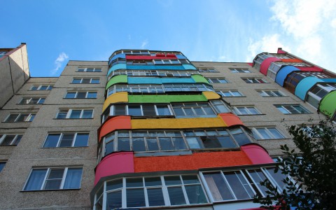 Пьяный гость выкинул с балкона трехлетнего сына хозяйки