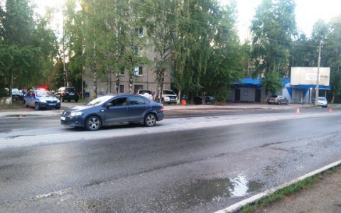 В Сыктывкаре «Фольксваген Поло» наехал на мужчину