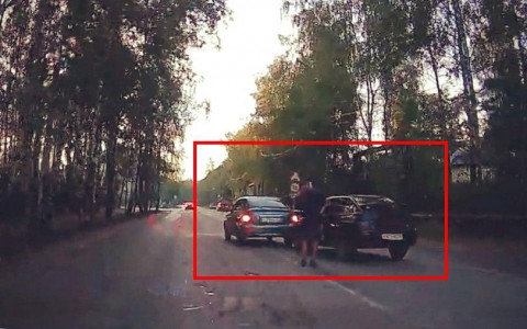 В Сыктывкаре дорогу не поделили «Лада Приора» и ВАЗ-2112 (видео)