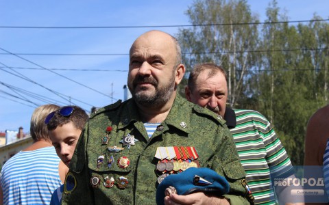 Лица города: 32 фотографии сыктывкарцев на митинге в честь ВДВ