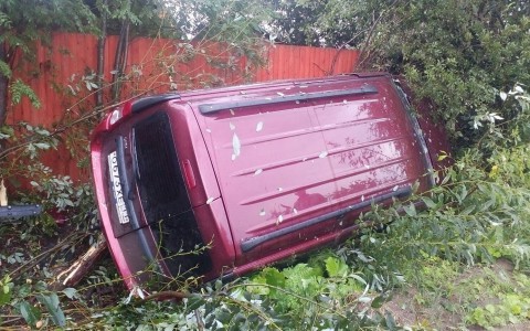 Под Сыктывкаром водитель Lada  Largus  улетел в кювет