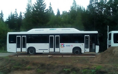 В Сыктывкаре 10 новых автобусов заправились на газовой АЗС (фото)