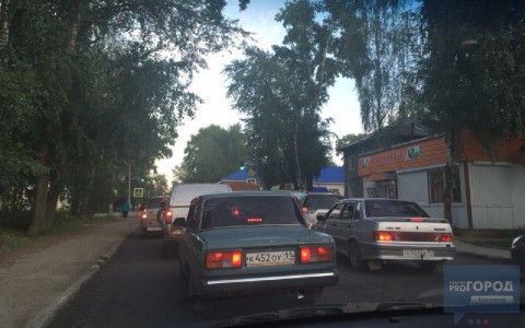 Сыктывкарский Лесозавод встал в многокилометровой пробке (фото)