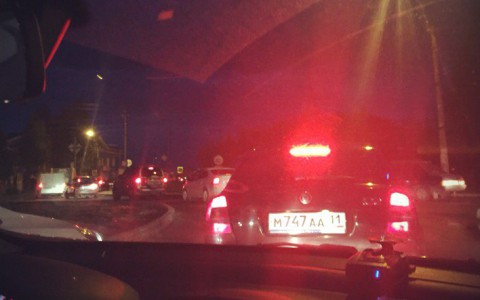 В Сыктывкаре из-за пробки на Краснозатонском мосту полиция долго ехала за трупом