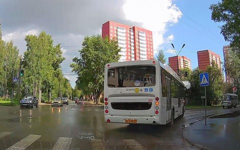 В Сыктывкаре на линию вышли три новых автобуса (видео)