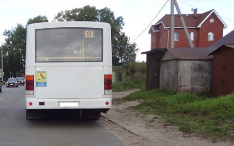В Сыктывкаре в пассажирском автобусе №17 пенсионерка сломала бедро