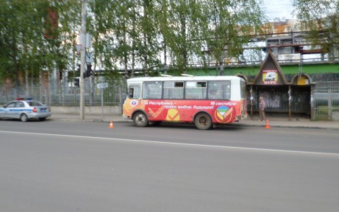 В Сыктывкаре из автобуса №19 выпала пассажирка