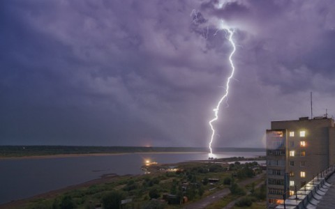 В Коми молния ударила прямо в реку (фото)