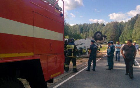 Появились новые фото с места ДТП в Коми, где опрокинулся автобус с детьми
