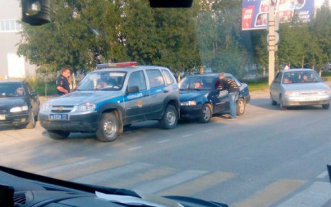 В Коми легковушка  протаранила машину ДПС (фото)