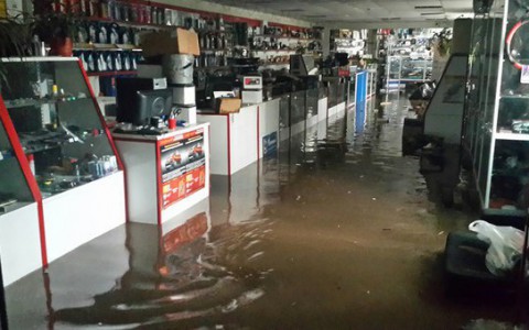 В Сыктывкаре из-за грандиозного ливня затопило десятки магазинов