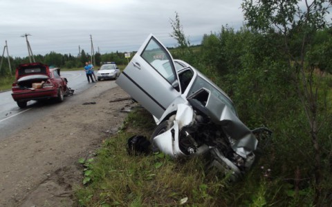 В Коми BMW врезался в Skoda, пострадали три человека