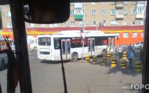 Сыктывкарцы о ДТП с участием нового автобуса: «Не повезло нашему городу с этими автобусами»