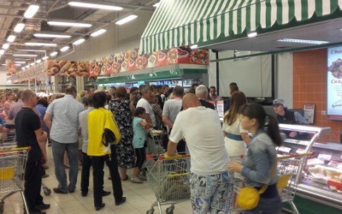 В Сыктывкаре специалисты рассказали, с чем связан ажиотаж покупателей на сахар