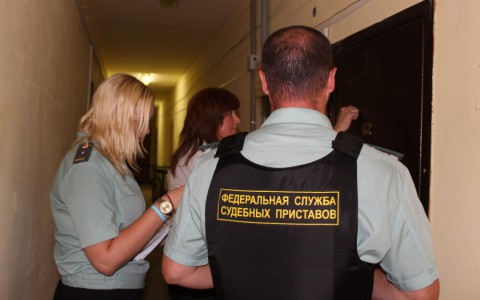 В Сыктывкаре у девушки с долгом в 500 тысяч рублей отобрали гостиницу в центре города