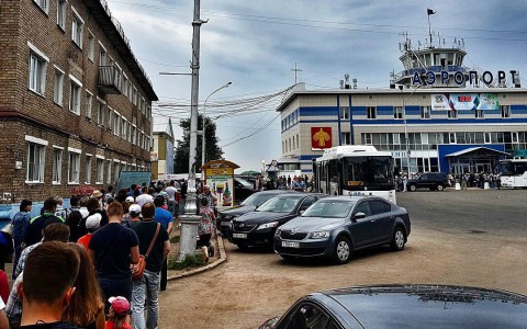 В аэропорту Сыктывкара образовалась огромная очередь