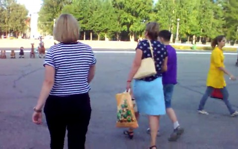 В Сыктывкаре взрослые не помогли девочке, которую на машинке сбил их ребенок (видео)