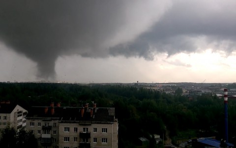 По Сыктывкару пронесся настоящий смерч (фото, видео)