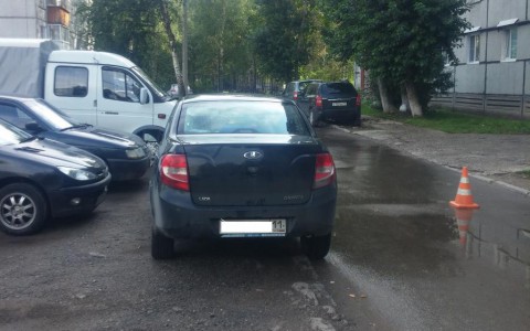 В Сыктывкаре водитель на «Ладе» во дворе сбил ребенка и скрылся