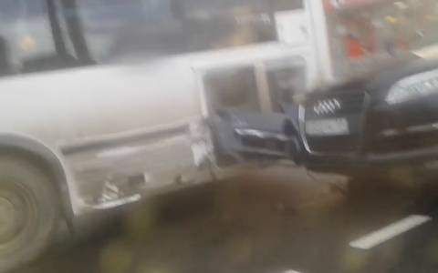 Еще один новый автобус попал в ДТП в Сыктывкаре (видео)