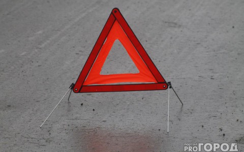 В Сыктывкаре разыскивают водителя авто, который сбил 7-летнюю девочку возле «Макси»