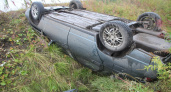 В Коми пьяный водитель на ВАЗе улетел в кювет и опрокинулся (фото)