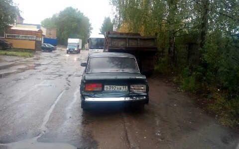 В Сыктывкаре КамАЗ врезался в ВАЗ-2107