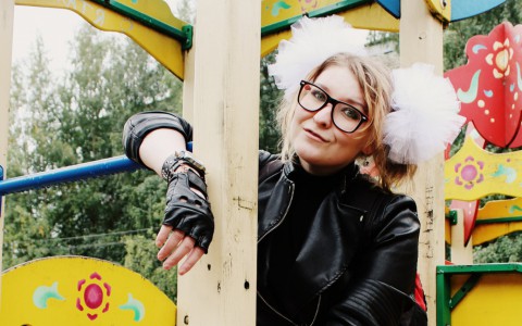 Вульгарная «школьница», которая разгуливала по Сыктывкару: «Я всегда так одеваюсь»