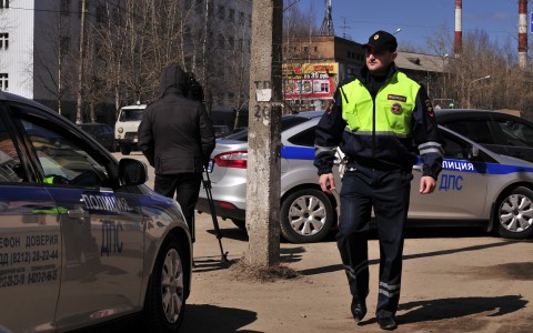 В Сыктывкаре пьяная теща покусала сотрудника ГИБДД за то, что тот остановил ее зятя