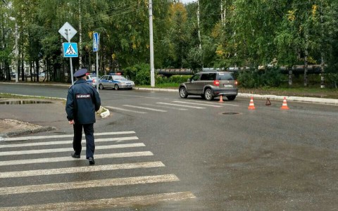 В Сыктывкаре иномарка сбила школьницу