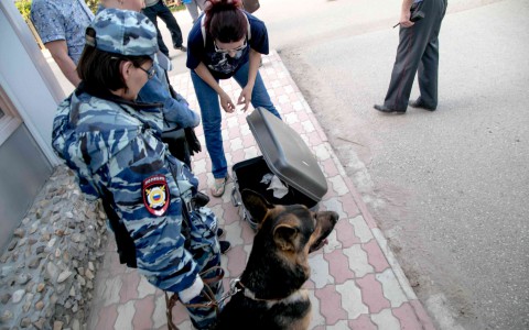 В дом культуры в Сыктывкаре подкинули чемодан с запиской «Возьми меня, я тебе пригожусь»