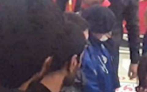 В торговом центре женщине зажало ногу эскалатором