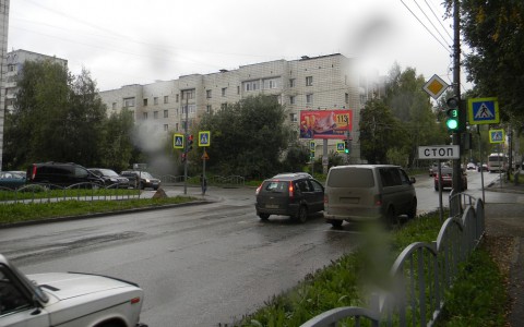 На перекрестке улиц Карла Маркса и Чкалова в Сыктывкара заработал светофор