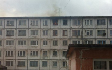 На пожаре в многоквартирном доме в Сыктывкаре нашли труп мужчины