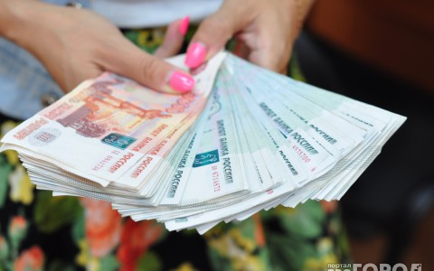 Стало известно, какую зарплату получили жители Коми в июле