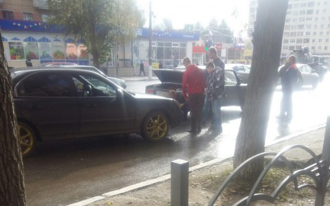 В Сыктывкаре на центральной улице столкнулись ВАЗ-2107 и «Хендай Соната»